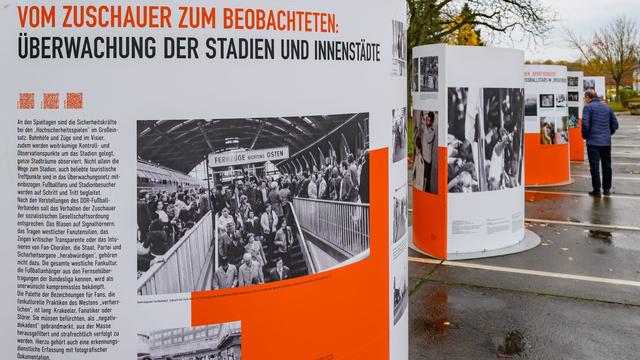 DDR-Fußball: Ausstellung widmet sich Stasi-Überwachung im Fußballstadion