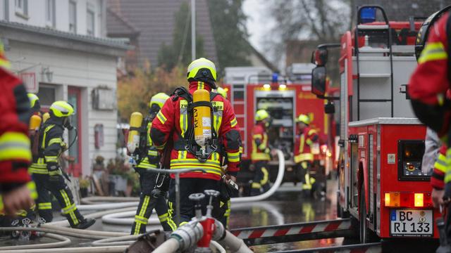 Brände: Mann bei Brand in Keller schwer verletzt