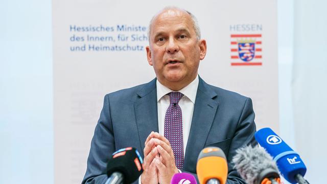 Mutmaßlicher Brandanschlag: Autobrand: Poseck verurteilt Gewalt und thematisiert Antifa