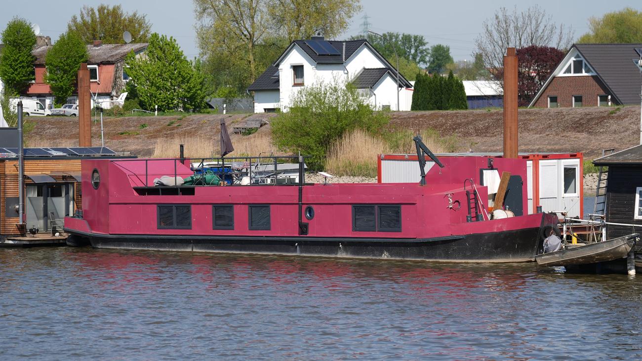 Prozesse: Autorin auf Hausboot erschlagen - Prozess gegen Sohn beginnt