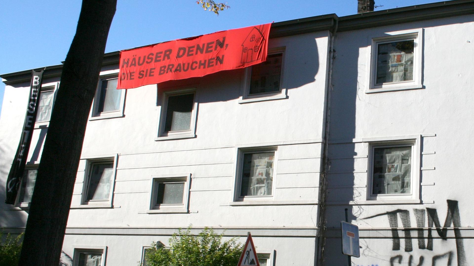 Aktivisten in der Neustadt: Polizei durchsucht besetztes Haus in Bremen