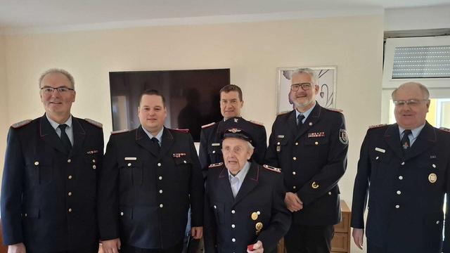 80-jähriges Jubiläum: 95-Jähriger für 80 Jahre Feuerwehrdienst geehrt