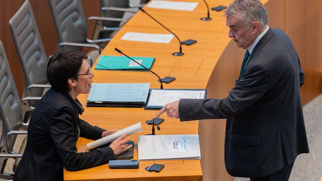 Wohnverpflichtung Geflüchteter: Asylrecht: Land entlastet Kommunen bei der Unterbringung