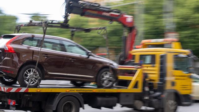 Regelwidriges Parken: Sollten Gehwegparker in Sachsen-Anhalt abgeschleppt werden?