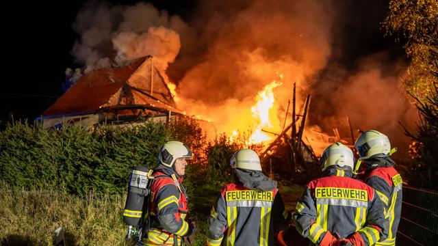 Feuerwehreinsatz: Feuer zerstört Einfamilienhaus in Lunzenau