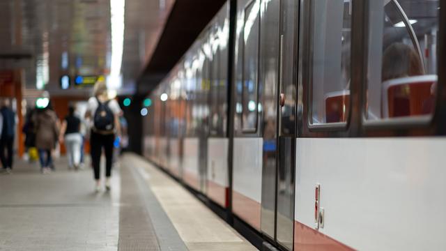 Unfall am Hauptbahnhof: Von U-Bahn am Kopf erfasst - Mann lebensgefährlich verletzt