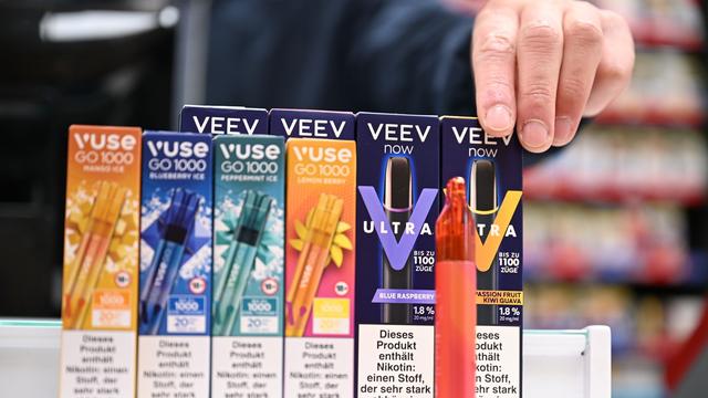 Vaping: E-Zigaretten als Wegwerfprodukt: Politik treibt Verbot voran