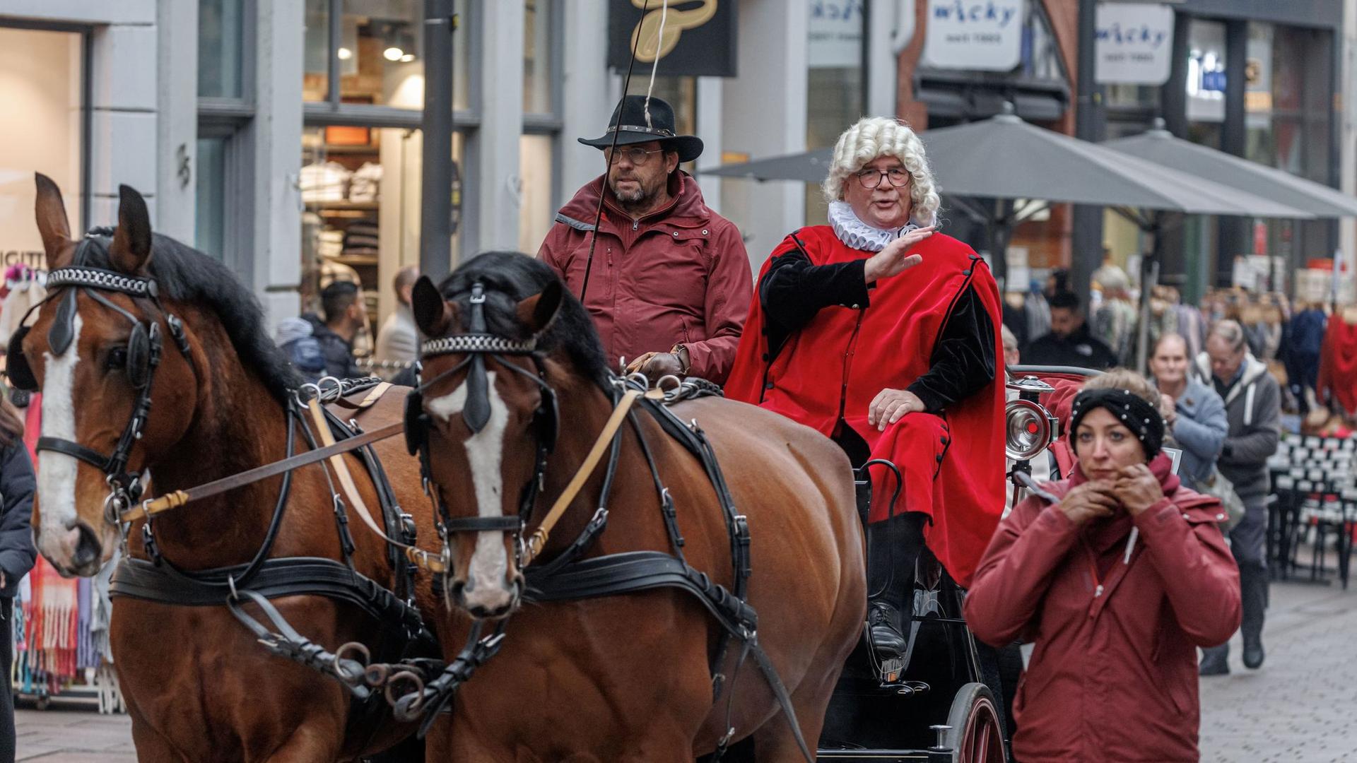 Alter Brauch: Lübecker Martensmann bringt wieder Wein nach Schwerin