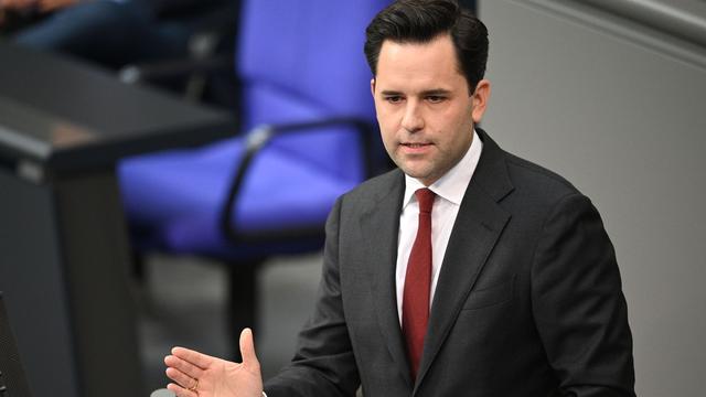 Bundesregierung: JU-Chef: Brauchen "richtige Reformwut"