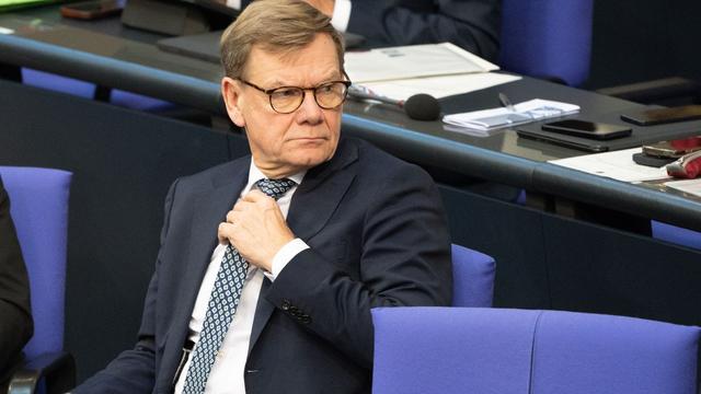 Besuch in Kolumbien: Nach Defekt: Wadephul reist per Linie zu Südamerika-Gipfel