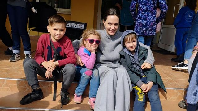 Krieg in der Ukraine: Hollywood-Star Jolie berichtet von Drohnengefahr in Ukraine