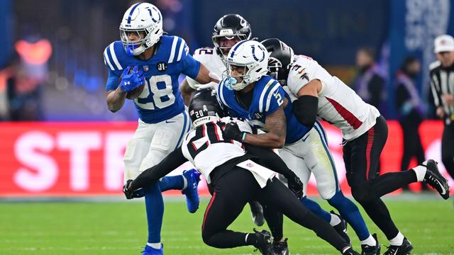 American Football: Über 70.000 Fans: Colts gewinnen NFL-Show in Berlin