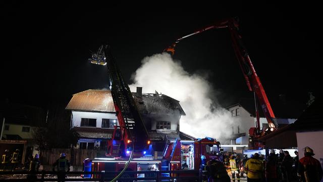 Oberbayern: Explosionsgeräusch: Wohnhaus brennt, Bewohner vermisst