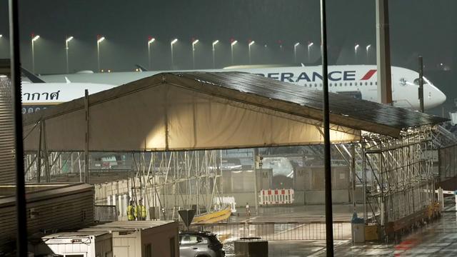 Luftverkehr: Brandgeruch im Cockpit - Fluggäste zurück in Paris