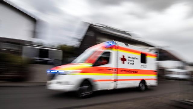 Mainz: Fußgängerampel zeigt grün: 14-Jährige von Auto angefahren