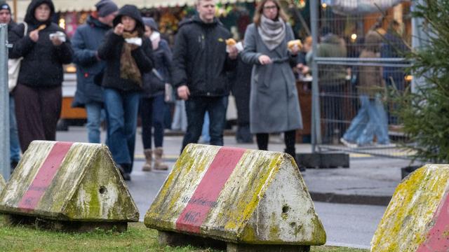 V Nemčiji bodo na božičnih sejmih izvajali nenadzorovane preglede orožja