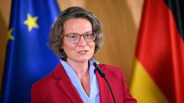 Hilferuf der Kommunen: Scharrenbach weist Kommunen-Forderung nach mehr Geld zurück