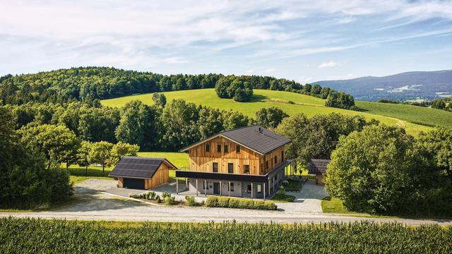 Berlinc z 25 evri osvojil luksuzno vilo v Bavarskem gozdu