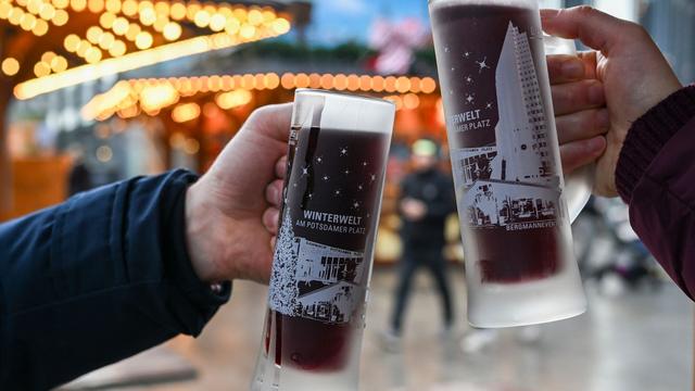 Cene kuhanega vina na nemških božičnih tržnicah letos precej različne