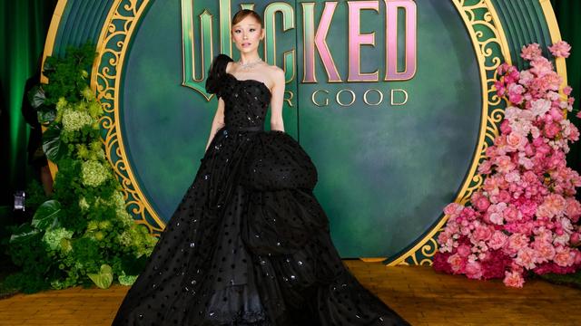 Leute: Ariana Grande bei "Wicked"-Premiere von Mann angegriffen