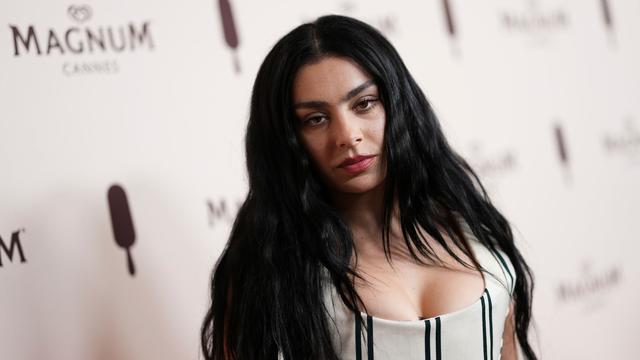 Musik: Charli XCX bringt neues Album "Wuthering Heights" heraus