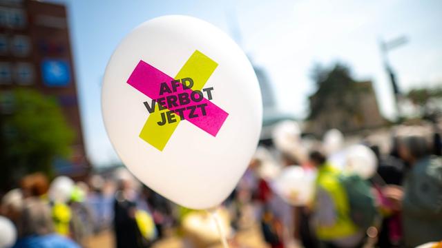 Bavarski Zeleni predali notranjemu ministru 400 strani citatov AfD za morebitno prepoved stranke