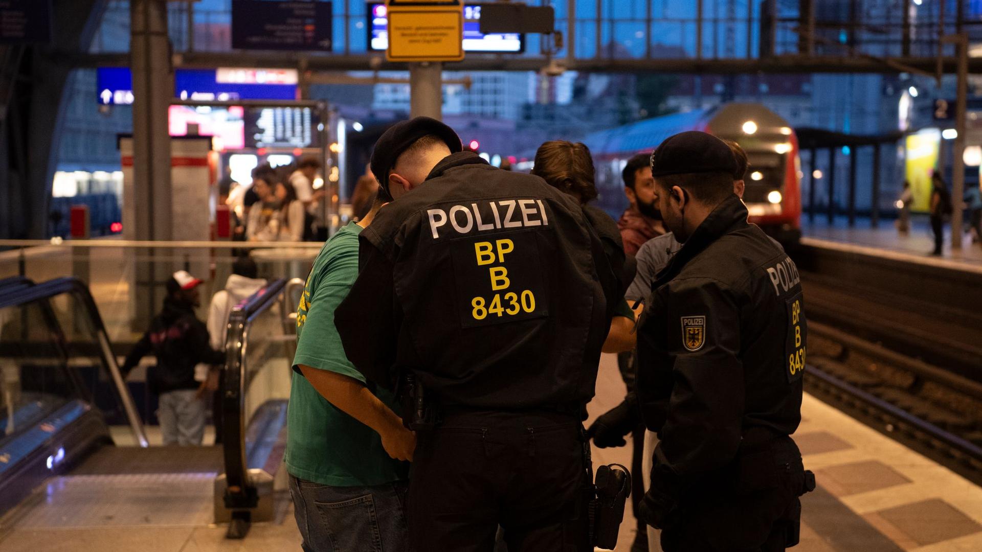 Sicherheit: Polizei verstärkt am Berliner Hauptbahnhof im Einsatz