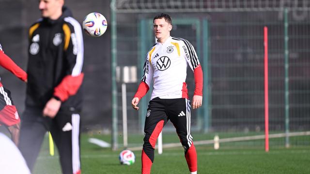 Fußball: Trotz Kritik an Sohn: Wirtz’ Vater "100 Prozent zufrieden"