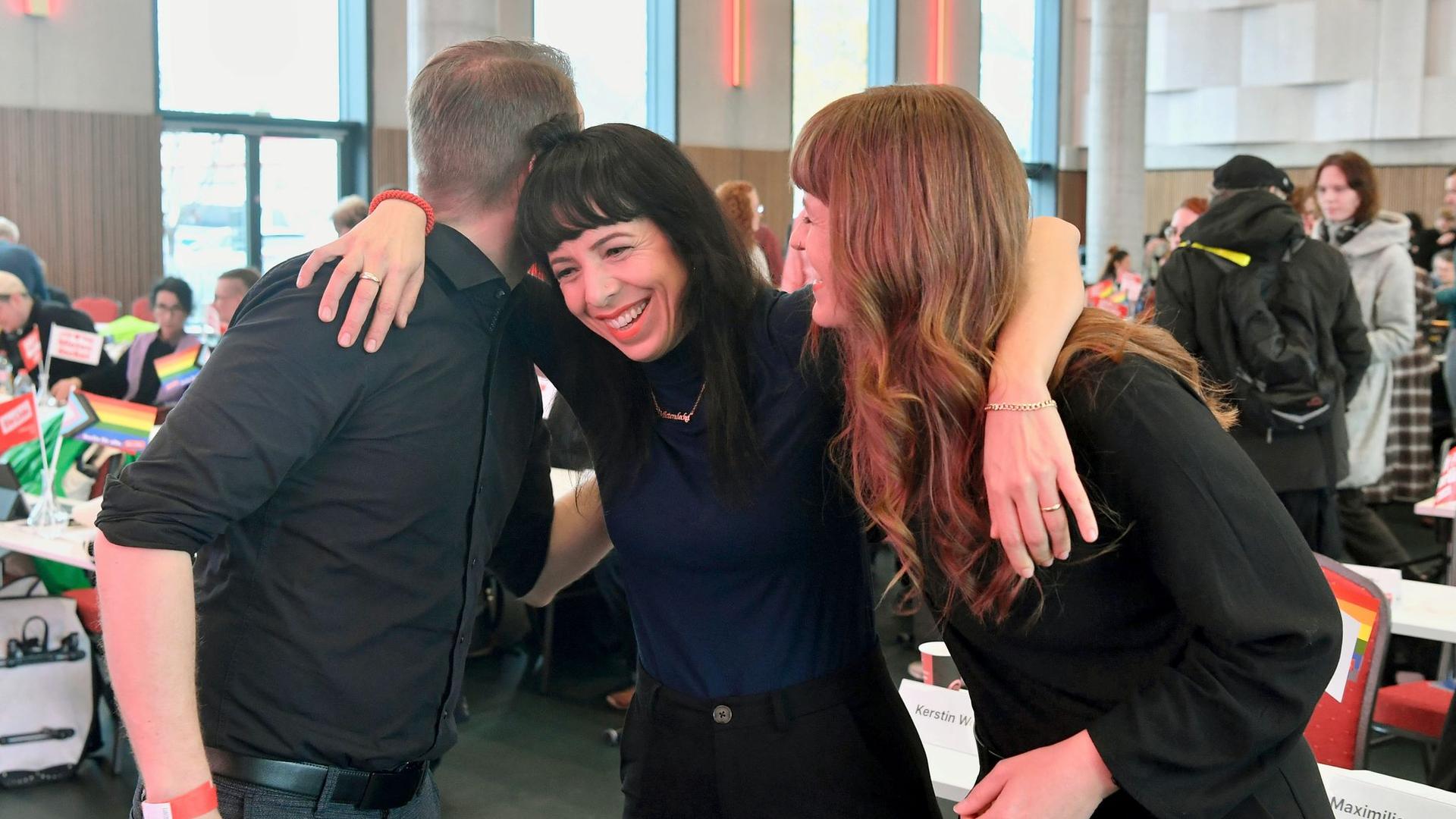 Abgeordnetenhauswahl 2026: Jubel und Lametta: Eralp ist Spitzenkandidatin der Linken