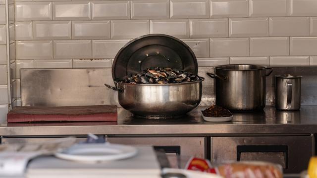 Todesfälle in Istanbul: Vergiftet durch Essen? Fakten zu Lebensmittelvergiftungen