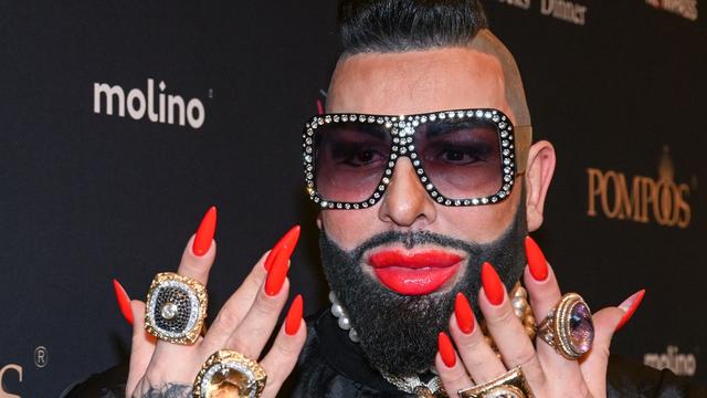 Modni oblikovalec Glööckler hvali nemški dres, ki spominja na renesanso namesto na retro slog