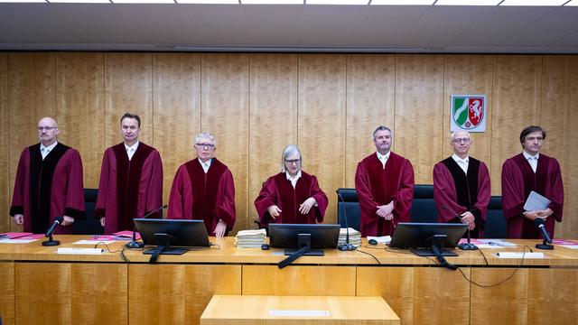 Ustavni sodniki v Severnem Porenju-Vestfaliji zavrnili tožbo mest proti financiranju s strani države