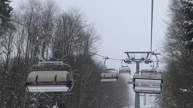Unfall bei Wintersport: Kind fällt aus Skilift - Fall kommt vor Gericht