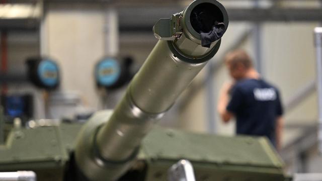 Ausrüstung der Streitkräfte: Bundeswehr erhält Kampfpanzer: Neuer Leopard 2 wird gezeigt