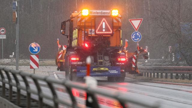 Wintereinbruch: Erster Schnee: Winterdienste sehen sich gut gerüstet