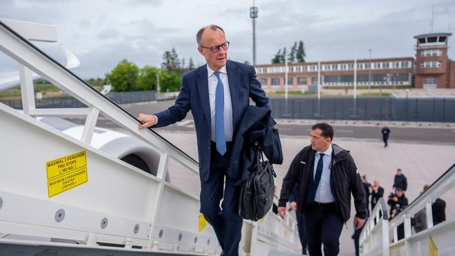 Zwei Gipfel in drei Tagen: Auf nach Afrika: Die bisher längste Reise des  Kanzlers | DIE ZEIT