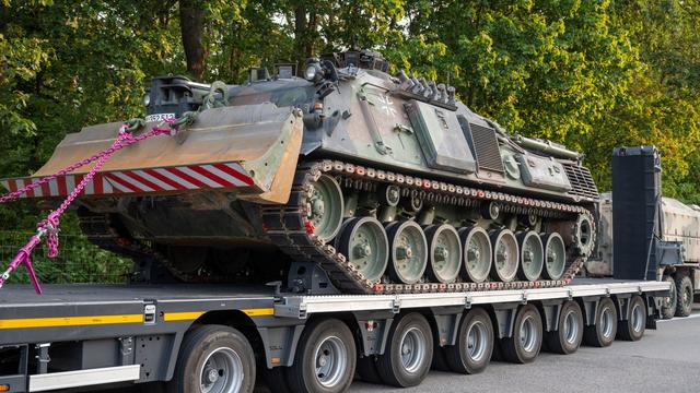 Polizeikontrolle: Fahrer von Panzer-Schwertransport betrunken auf A9 unterwegs