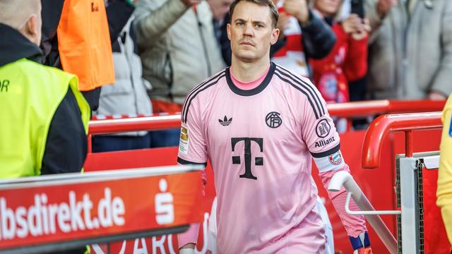 Fußball-Bundesliga: FC Bayern ohne Gnabry gegen Freiburg - Neuer-Einsatz offen