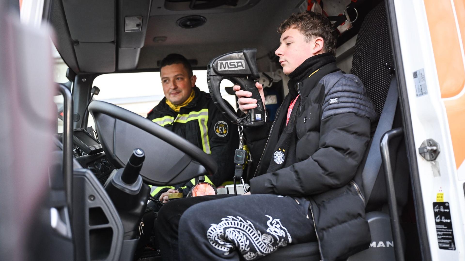 "Retten und Schützen": Feuerwehr unterrichtet neues Schulfach in Berlin