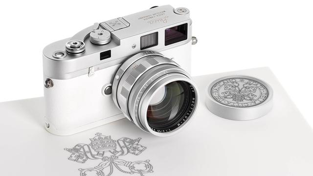 Versteigerung: Auktion: Kamera von Ex-Papst bringt 6,5 Millionen Euro