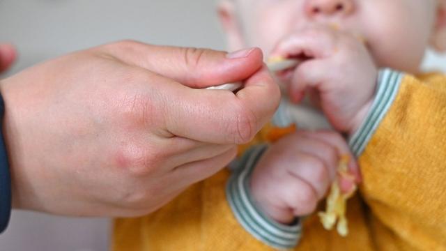 Familienpolitik: Ein politischer Papa kämpft gegen das Kinderstartgeld-Aus