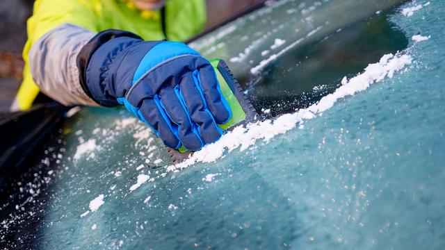 Wetter: Gefrierender Regen und Schnee: Autofahrer sollen aufpassen