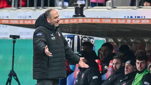 Schiedsrichter-Entscheidung: Heidenheims Schmidt ärgert sich über Elfer: 