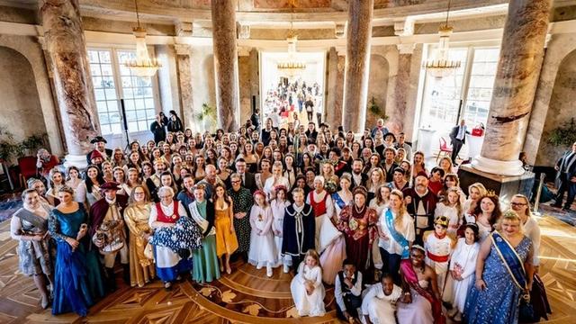 Traditionen: Hessens Hoheiten feiern Brauchtum im Biebricher Schloss
