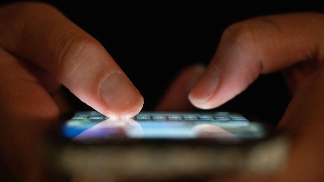 Fakes und Hass im Internet: Verfassungsschutz: "Wir verlieren Menschen in Filterblasen"