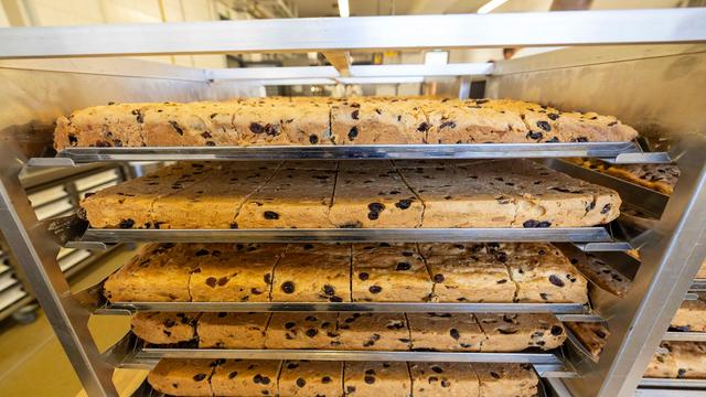 Süße Tradition: Erste Teile für Dresdner XXL-Stollen gebacken