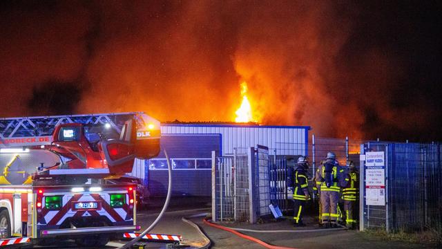 Brand: Großbrand zerstört Werkstatt in Gladbeck