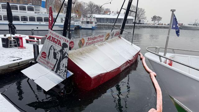 Havarie: Fotomotiv mit Scholz – Stralsunder Imbisskutter gesunken