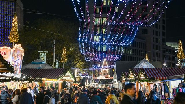 Advent: Heiße Getränke, eisige Bahnen - Start für Weihnachtsmärkte