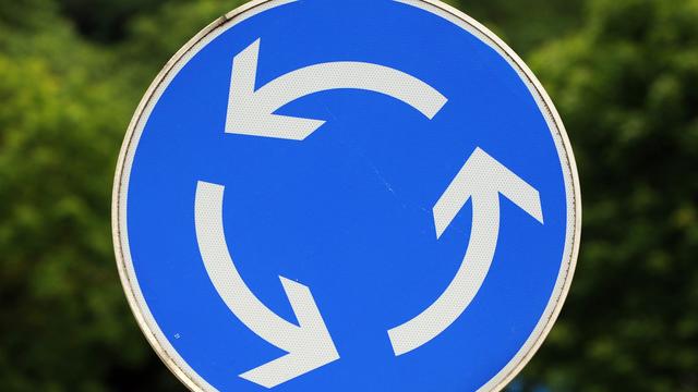 Unfall an Kreisverkehr: Mädchen stirbt nach Busunfall - Ermittlung gegen Fahrer